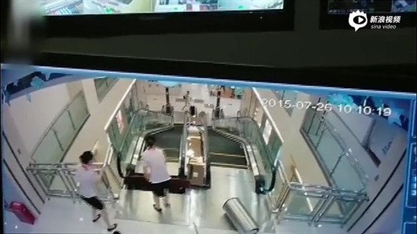 視頻：女子被攪入手扶電梯身亡 太慘了！