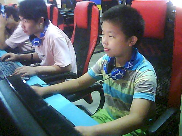 熊孩子的保證書：媽媽給我充點(diǎn)券，我就戒了LOL！