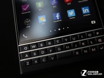 酷似護照的手機 港黑莓Passport迫近3K