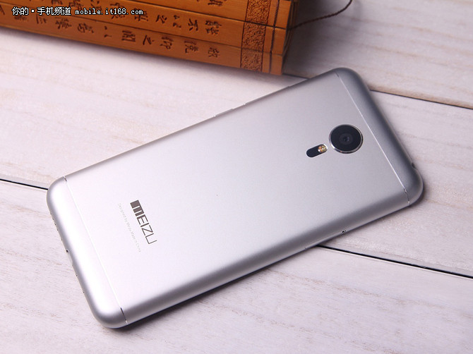 魅族MX5現(xiàn)貨限時(shí)特賣1899元 送原裝耳機(jī)