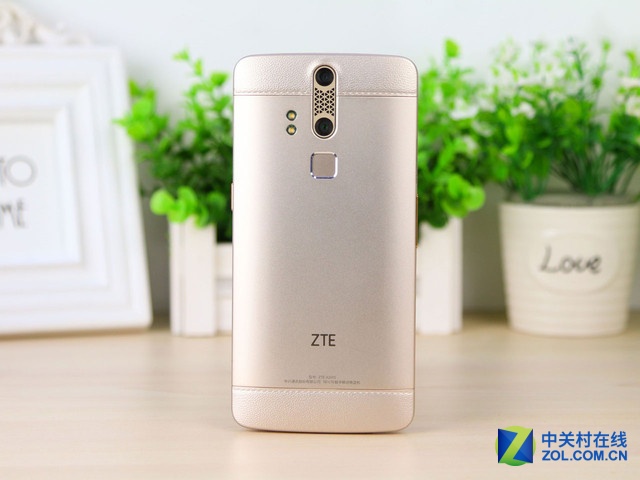 搭大猩猩抗菌屏 中興AXON天機(jī)首發(fā)上市 