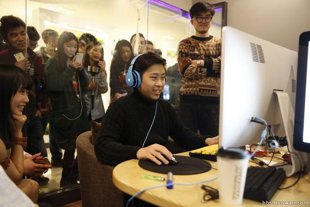 LOL主播55開借錢反遭污蔑？與徒弟古手羽撕逼互揭證據！