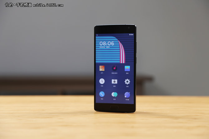 HTC One M9+是HTC在今年上半年針對大陸市場特別推出了旗艦機型,相比于M9,HTC One M9+加入了指紋識別功能,并且采用了更大尺寸的2K分辨率屏幕。同時也延續了HTC One M8經典的全金屬一體成型機身以及后置雙攝像頭。現在我們發現這款上市價格高達4999元的手機直降兩千五,在國美在線僅售2489元!有打算購入M9+的小伙伴一定要抓住這次機會哦!