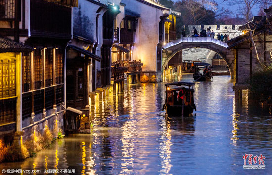 浙江省桐鄉市烏鎮西柵景區百年好合館,牌匾上寫著“厚德載福”四個字。(圖片作者:王子瑞)