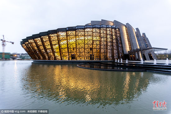 浙江省桐鄉市烏鎮大劇院夜景。(圖片作者:王子瑞)