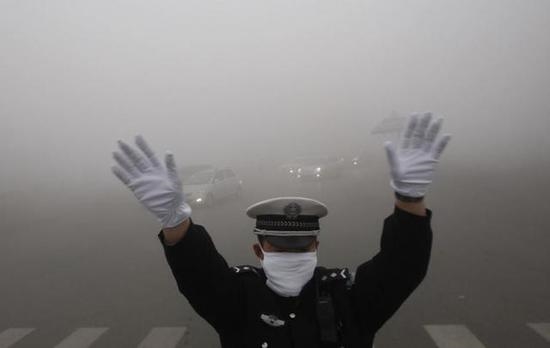 霧霾嚴重 油價不降：發改委你贏了！