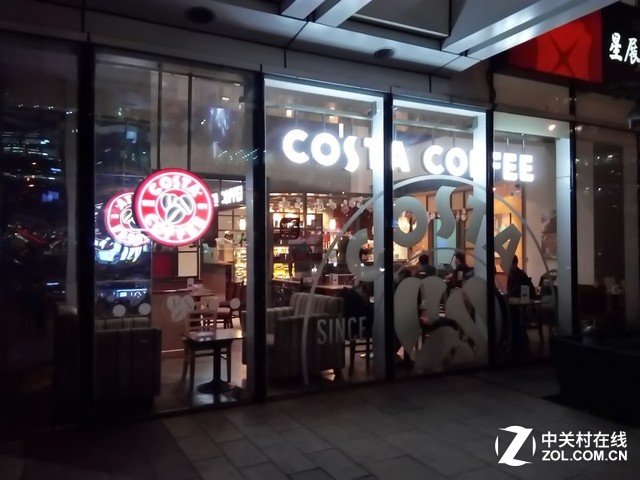 勞累了一天,坐下來喝杯咖啡提提神也是極好的。