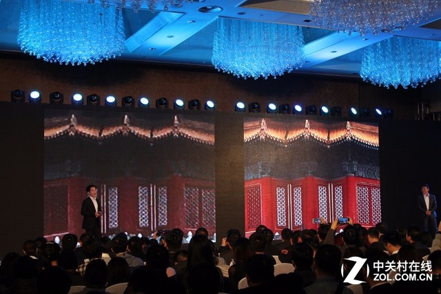 數(shù)碼變焦(左)細節(jié)放大對比華碩鷹眼光學(xué)變焦