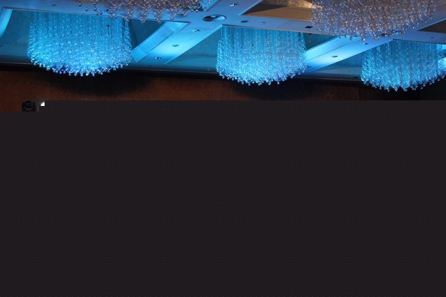 數(shù)碼變焦(左)對比華碩鷹眼光學(xué)變焦