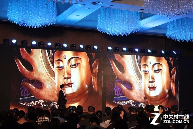 數(shù)碼變焦(左)對比華碩鷹眼光學(xué)變焦