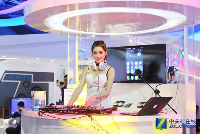 聚焦移動(dòng)大會(huì) 玫瑰金版vivo X6Plus閃耀