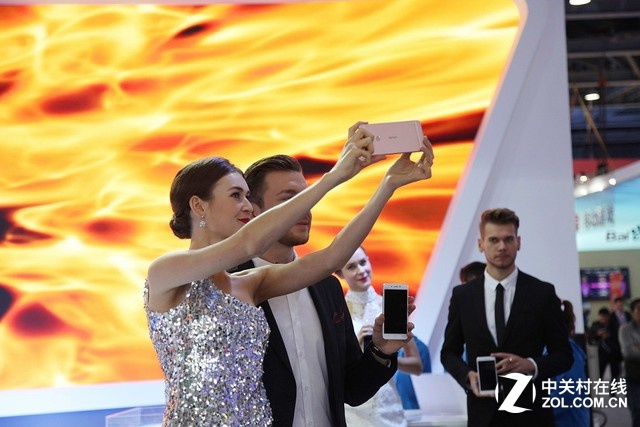 功能上,vivoX6&X6Plus的Slogan是“夠快才暢快”,因此兩款<a href=/mobile/ target=_blank class=infotextkey>手機(jī)</a>在用戶最關(guān)心的速度方面做了大量的創(chuàng)意和功能優(yōu)化。