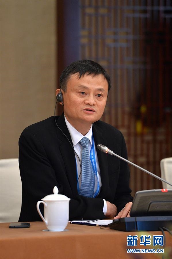 畫面太美!雷軍/馬云/李彥宏/馬化騰穿上西裝后