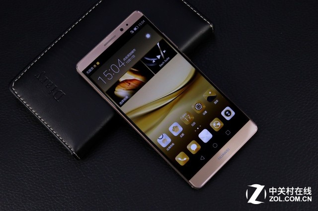 搭載了麒麟950的華為Mate 8同時也是華為旗下首款搭載Android 6.0的<a href=/mobile/ target=_blank class=infotextkey>智能手機</a>,絕對搶眼的配置,奢華精湛的工藝設(shè)計,打造出這款極致的Mate 8,加上全新推出的摩卡金配色更是使該機得到了更多用戶的青睞。