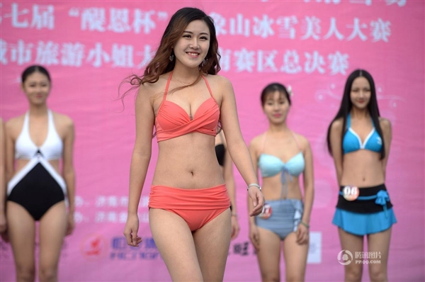 沒法直視！零下3度女大學生集體泳裝：只為1萬獎金