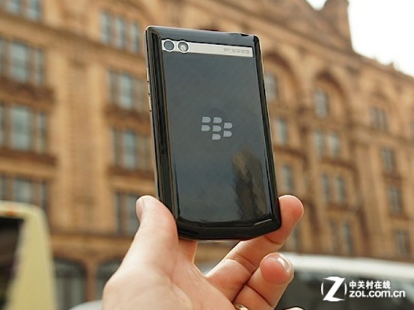 低調(diào)奢華全鍵盤機 黑莓P9983報價4999元