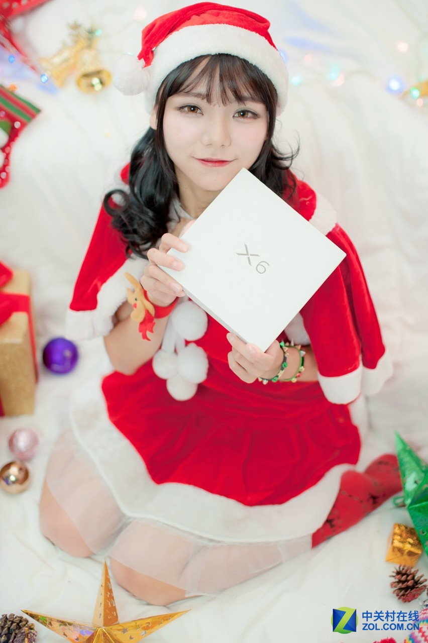 圣誕節不僅僅要有圣誕老人和火雞，更要有一份對得起自己的禮物！今天，一位萌妹紙就給大家帶來了一款非常適合作為圣誕禮物的<a href=/mobile/ target=_blank class=infotextkey>智能手機</a>――夠快才暢快vivo X6&X6Plus！