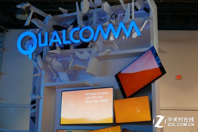 2016年高通在CES上的展臺比往年又擴大了不少，但在開展第一天仍然是擠得水泄不通。