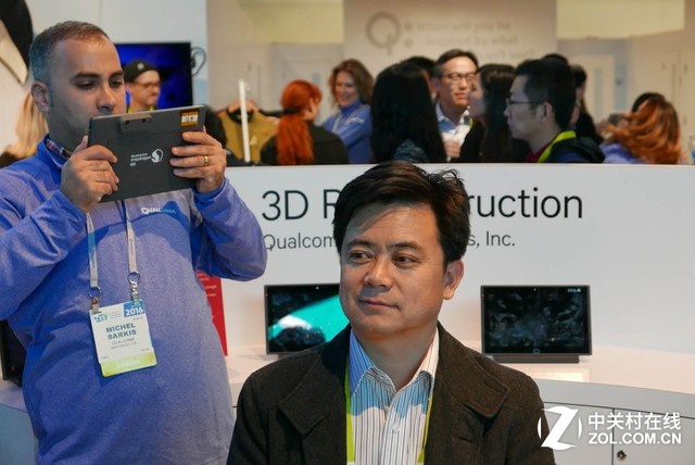 820的另一個典型應(yīng)用是3D掃描建模。820強大的性能配合3D掃描模塊，用手持設(shè)備就可以實時完成個人頭像的3D掃描與合成。最直觀的用處就是可以把游戲里人物的頭像替換成自己的，實現(xiàn)更有趣的游戲體驗。更進一步，有了方便的掃描設(shè)備，在3D打印、產(chǎn)品設(shè)計等領(lǐng)域也有廣闊應(yīng)用空間。