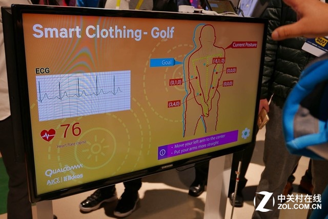 談到可穿戴設(shè)備，這件智能高爾夫上衣看起來更有吸引力。運動員穿上它之后，不但能監(jiān)測心率等基礎(chǔ)信息，還能根據(jù)各關(guān)節(jié)處傳感器收集的身體姿態(tài)信息，獲得矯正動作或者優(yōu)化擊打姿勢的幫助。
