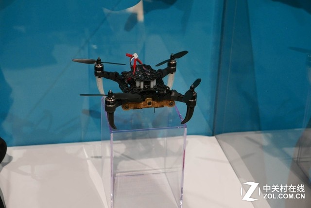 熱門的無人機，高通的產品也有用武之地。高通推出了Qualcomm Snapdragon Fight平臺，再加上自己的WiFi和定位技術，可以幫助設備廠商解決很多技術細節問題。