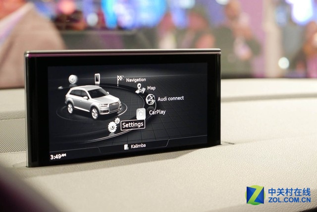 在汽車領域，高通其實也布局很久。今年展前發布會上推出基于820A和820Am芯片的汽車芯片，能夠直接給汽車提供導航、移動連接、多屏幕顯示以及智能駕駛功能。現場戰士的奧迪Q7里面四塊屏幕都由高通芯片驅動。