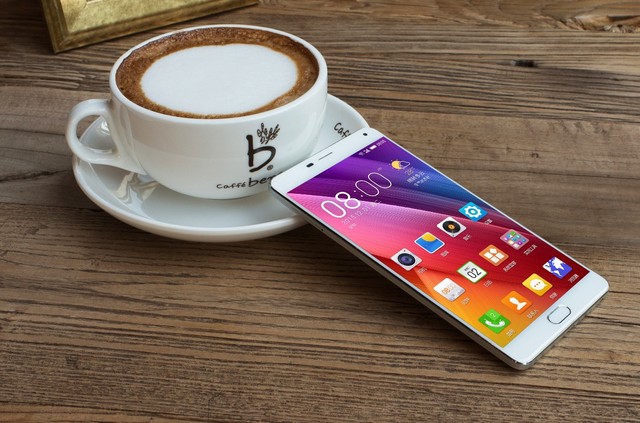 超級(jí)續(xù)航金立M5 Plus領(lǐng)銜 商務(wù)人士的最佳選擇