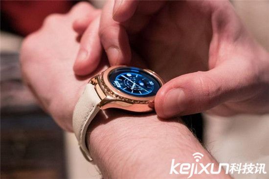 三星發布黃金版智能手表：就是鍍層金而已！