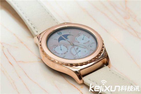 三星發布黃金版智能手表：就是鍍層金而已！