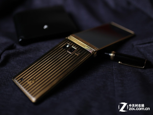 大氣華麗機(jī)型 三星 W2015報(bào)價(jià)7186元 