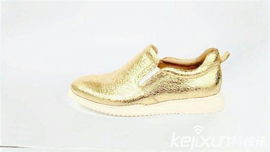 智能鞋子搶風頭：不僅能說話還能給手機充電！