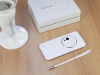 白色華碩ZenFone Zoom賞析 最薄光學變焦