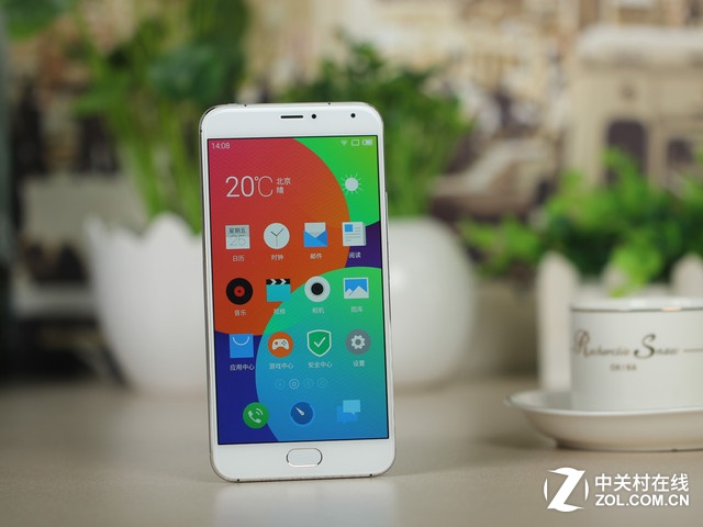 <a href=/mobile/iphone/ target=_blank class=infotextkey>iPhone</a>6s加量不加價 8款最熱門手機(jī)推薦 