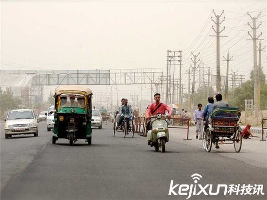 印度阿三真牛逼：馬斯克特斯拉被100%關稅嚇尿了