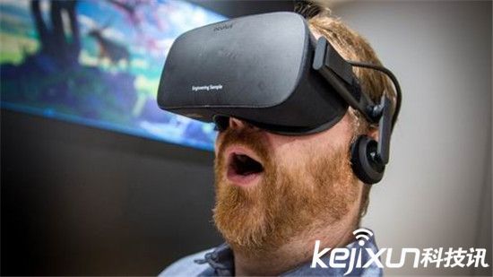 全球首臺Oculus Rift消費版收貨啦：創始人送貨上門