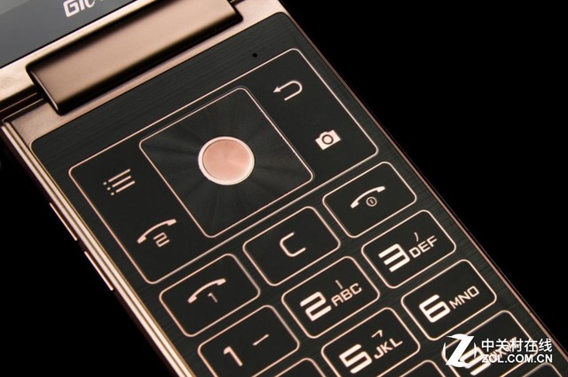金立w909配合是復(fù)刻更是情懷 金立天鑒W909翻蓋手機新選擇 