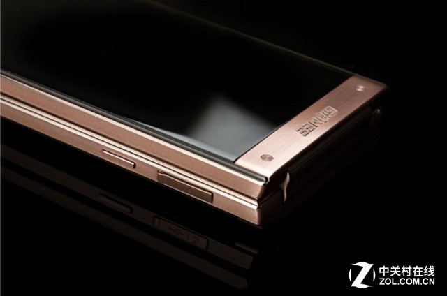 金立w909配合是復(fù)刻更是情懷 金立天鑒W909翻蓋手機新選擇 