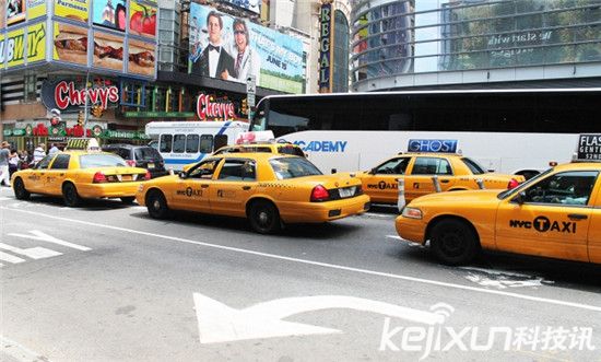 日本無人駕駛汽車上路 出租車智能機器人面世