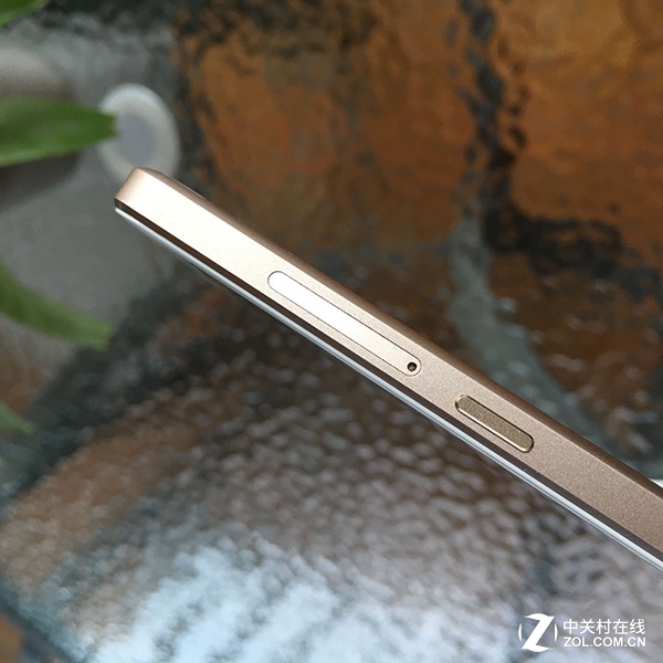 驚艷外觀設計 藍魔R10真機曝光 