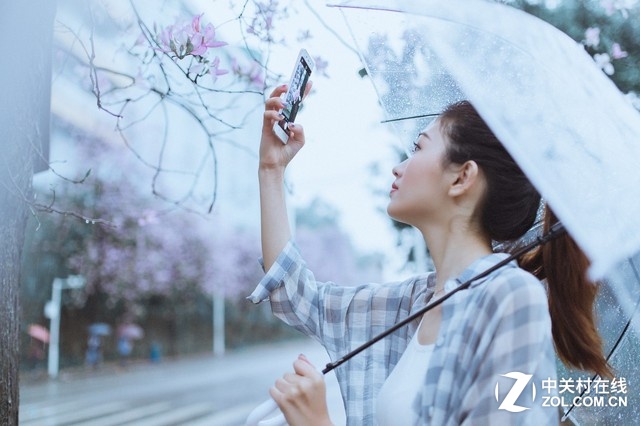 采用4G+和全網(wǎng)通+，讓Xpaly5上網(wǎng)快；并內(nèi)置了熄屏解鎖0.4秒、亮屏解鎖0.2秒的并行加速指紋技術(shù)，讓其指紋解鎖和支付快；1600萬像素的IMX298后置攝像頭，配合F2.0大光圈，啟動(dòng)僅需0.4秒，對焦僅需0.1秒，并采用夜景處理技術(shù)和復(fù)眼追蹤技術(shù)，讓其拍照快。