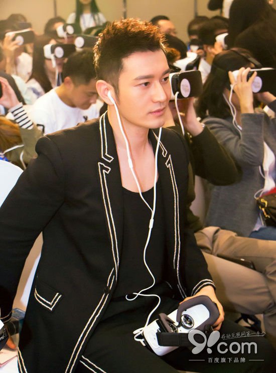 發展到影視圈 黃曉明10億翻拍成VR電視劇