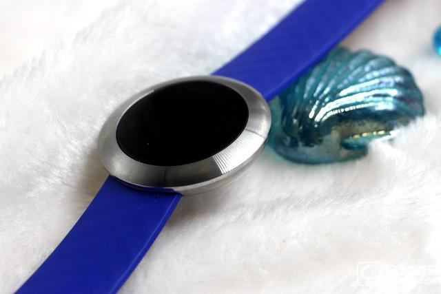 榮耀手環(huán)zero青春版上手評測 這個夏天戴著它上山下海