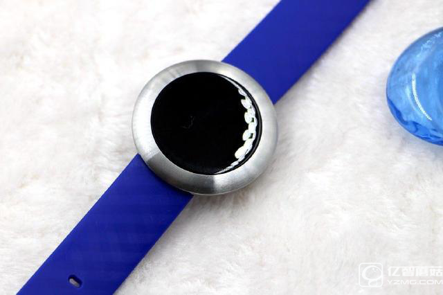 榮耀手環(huán)zero青春版上手評測 這個夏天戴著它上山下海