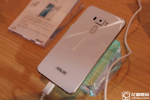 華碩Zenfone 3和Deluxe/Ultra有什么區別？對比哪個好？