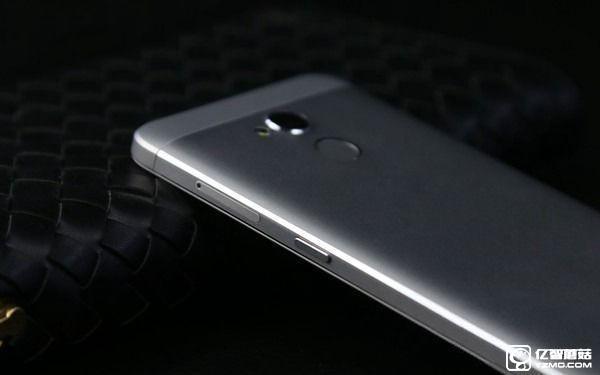 中興Blade A2和A1哪個(gè)好？中興Blade A2與A1區(qū)別對(duì)比