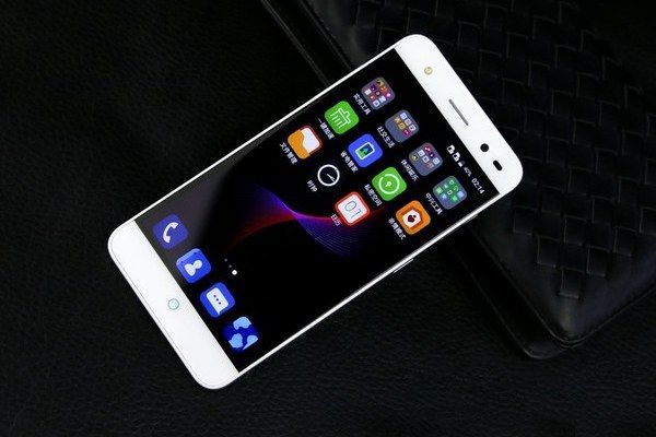 360手機F4和中興Blade A2哪個好看 外觀對比