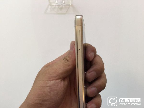 小米又發(fā)大招了!聯(lián)通定制手機紅米3X僅899元