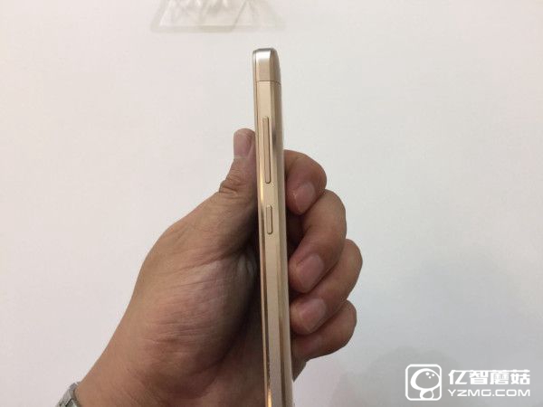 小米又發(fā)大招了!聯(lián)通定制手機紅米3X僅899元