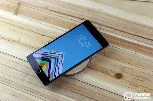 OPPO A59和一加手機(jī)2對(duì)比評(píng)測(cè)1