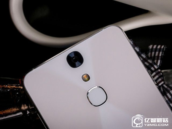 TCL 750拍照新玩法 "Pose美姿"專項(xiàng)評測 